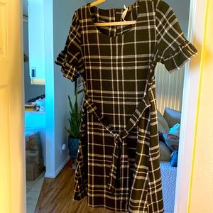 Checkered ruffle sleeves black and white knee length dress